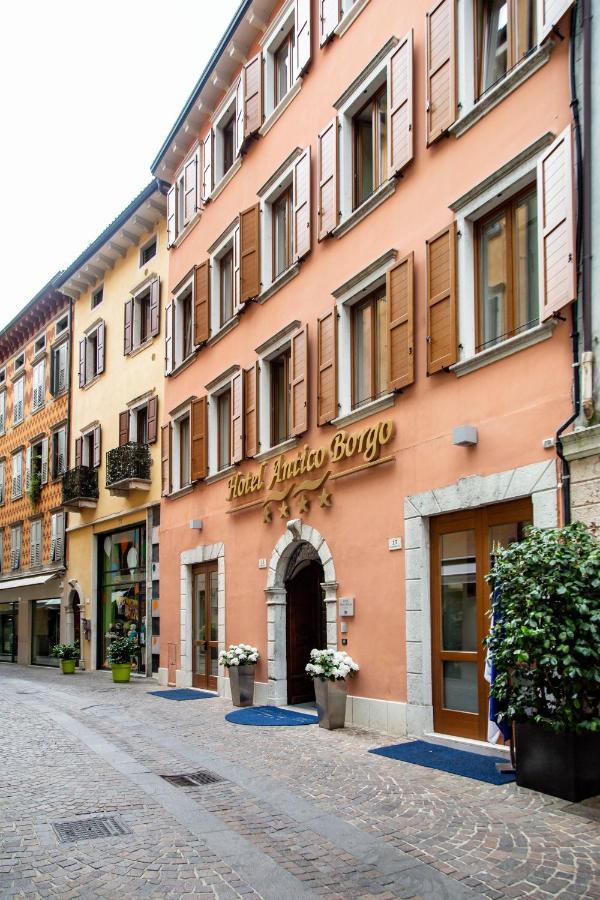 ריבה דל גארדה Hotel Antico Borgo מראה חיצוני תמונה